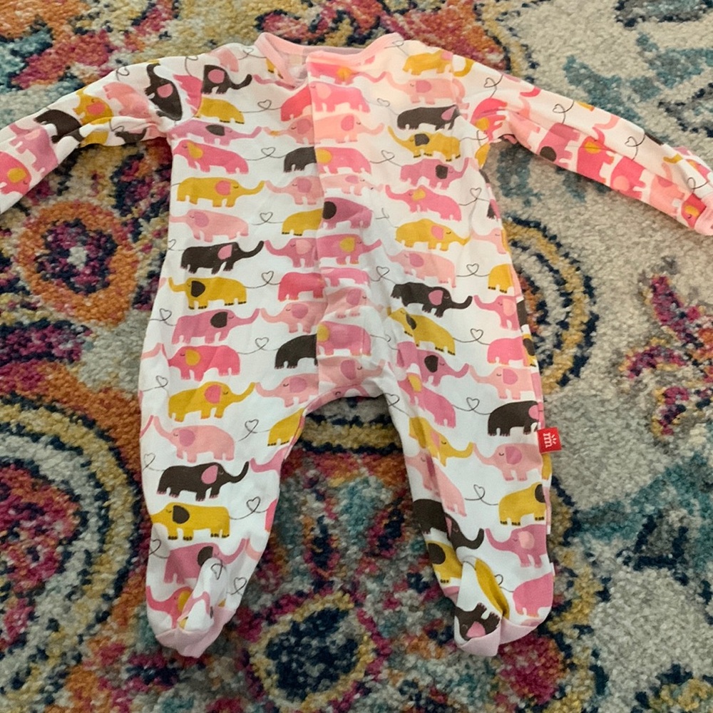 Elegant love Magnetic me footies